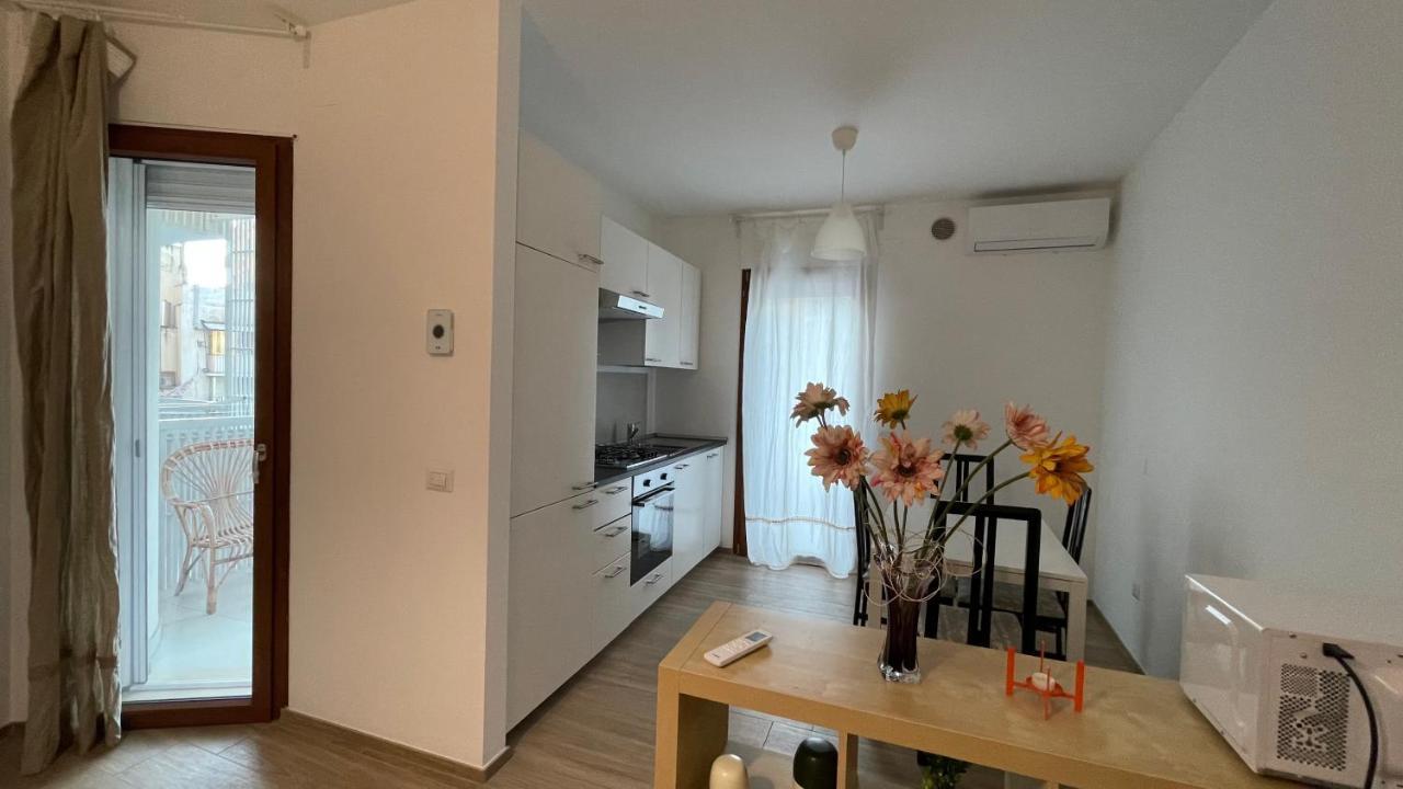 Central Modern Apartment Bari Exterior foto